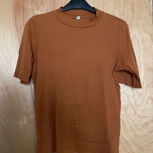 Uniqlo Ribbed Mock Neck